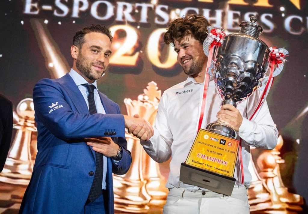 Magnus Carlsen ASEAN E-Spor Satranç Kupası şampiyonu