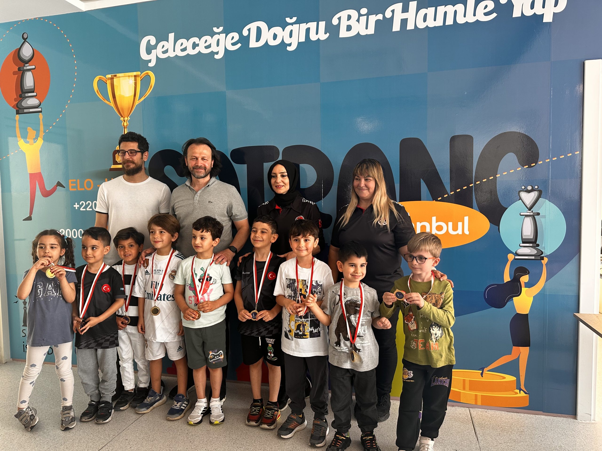 Satranç İstanbul galeri - maltepe satranc madalya grup