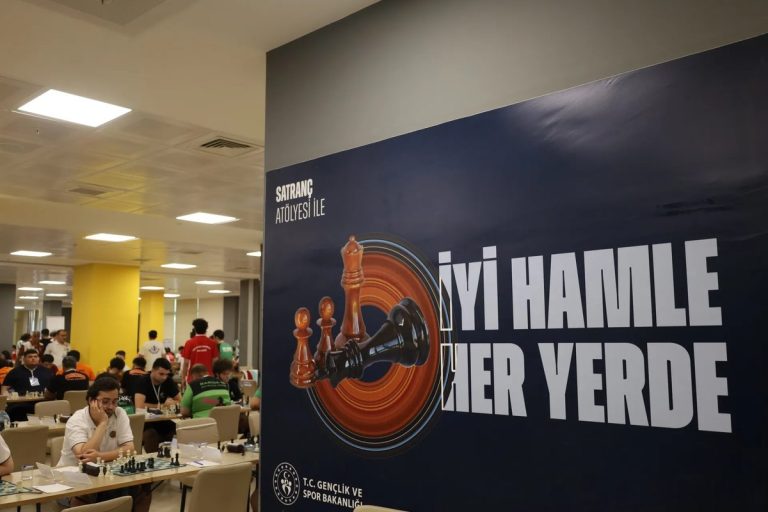 Kulüpler Satranç Şampiyonası’nda Zirve Yarışı Kızıştı